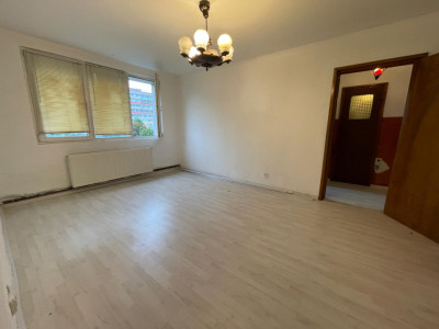 Apartament 3 Camere de Renovat cu centrala proprie